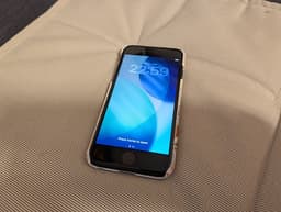 Apple iPhone SE (2 gen) 64 GB smartphone, battery 85%