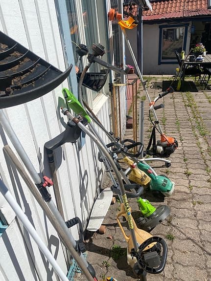 Grästrimmers och trädgårdsredskap blandat paket