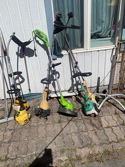 Grästrimmers och trädgårdsredskap blandat paket