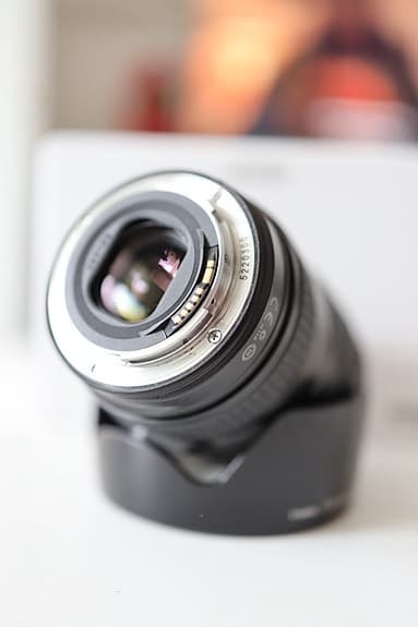 Canon EF 24-105mm f/4L IS USM – L-serie | Motljusskydd & UV-filter