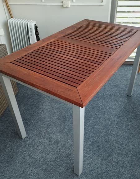 Trädgårdsbord