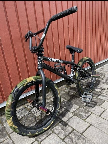 Subrosa BMX freestyle/trickcykel och Crescent barncykel 22”  säljes