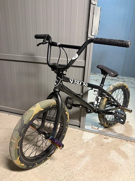 Subrosa BMX freestyle/trickcykel och Crescent barncykel 22”  säljes