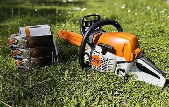 Stihl MS 251 motorsåg