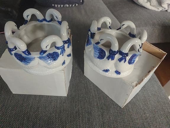 Krukor / skålar med  svan/gås