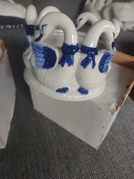 Krukor / skålar med  svan/gås