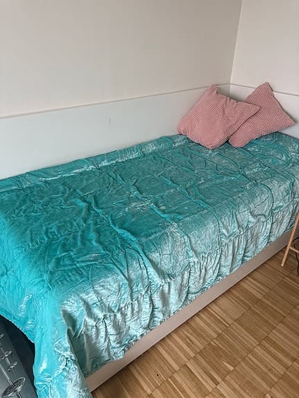 Dagbädd med utdragbar extrasäng och två madrasser – 2000 kr