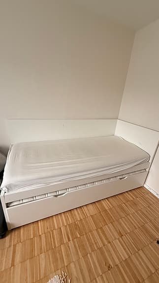 Dagbädd med utdragbar extrasäng och två madrasser – 2000 kr