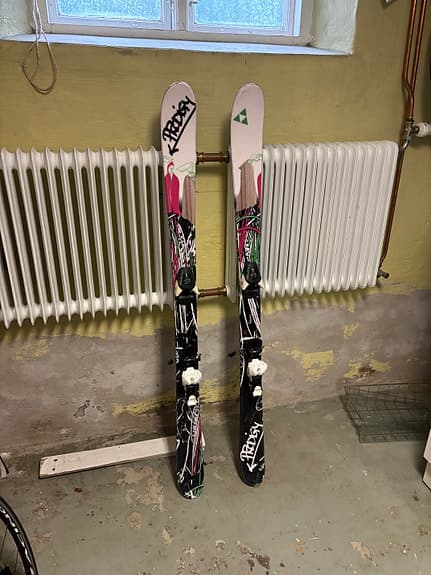 Fischer Freeski / Twintip-skidor med bindningar – fint skick