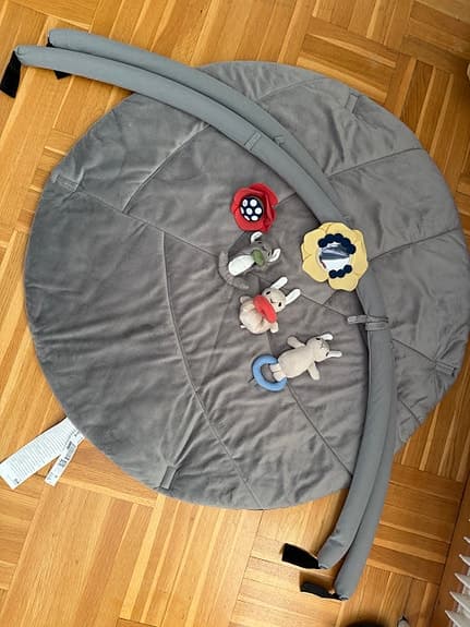 IKEA GULLIGAST babygym grå med leksaker
