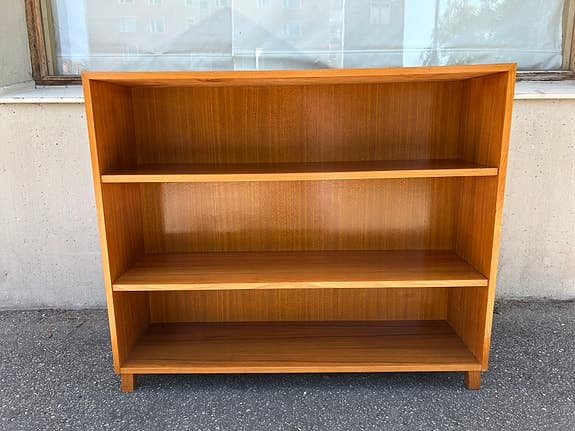 Retro bokhylla i teak (84x100x27 cm) – Fint skick!