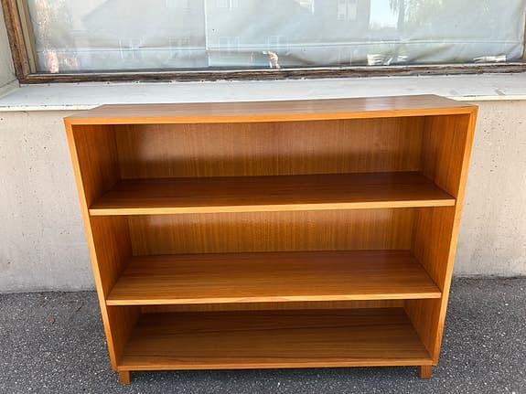 Retro bokhylla i teak (84x100x27 cm) – Fint skick!