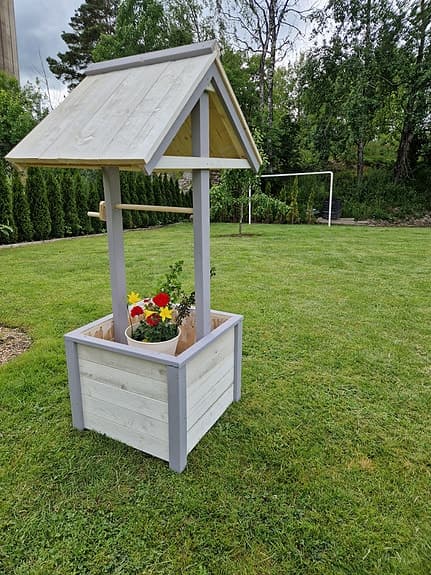 Träbrunn / blomlåda för trädgård