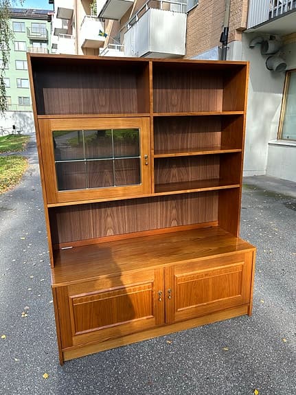 Klassisk retro bokhylla i teak (60-tal / 70-tal) med fungerande belysning!