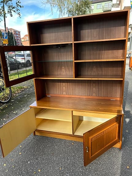 Klassisk retro bokhylla i teak (60-tal / 70-tal) med fungerande belysning!