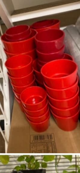 Kruka svart och röd från stor till liten .
