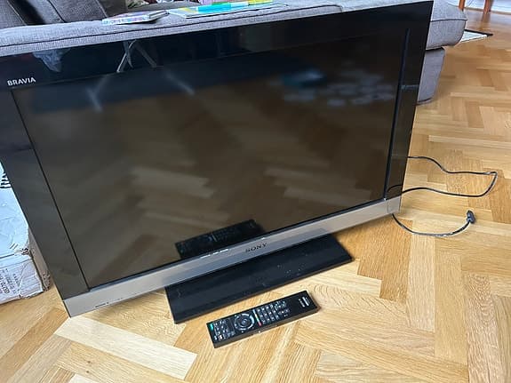 Sony Bravia 32" LCD-TV (KDL-32EX302) med originalfjärrkontroll