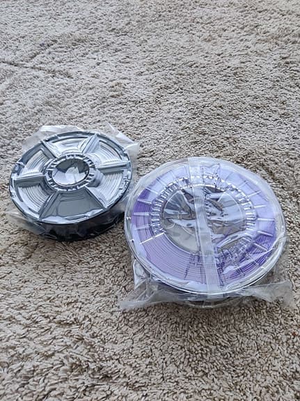 Ender 3 V2 3D-skrivare + 2 oöppnade filamentrullar