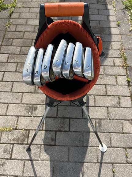 Smidda premiumklubbor: Alpha C1 Tour Forged(R-flex)+SunMountain Bärbag