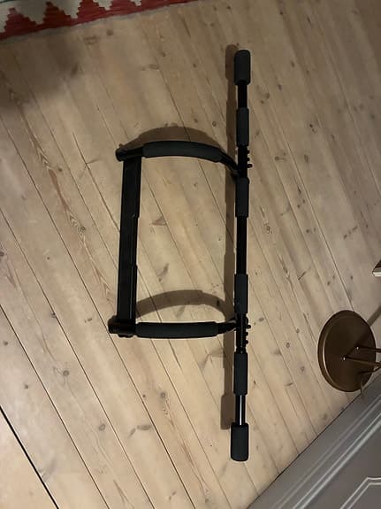 Dörrtrapets / Pull up-bar svart abilica