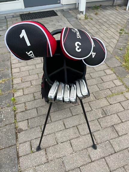 Komplett golfset: Spalding Tour järnset + Driver + Wood 3 & 5 + Bag