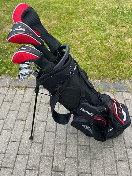 Komplett golfset: Spalding Tour järnset + Driver + Wood 3 & 5 + Bag