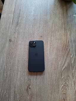 Apple iPhone 15 128 GB svart