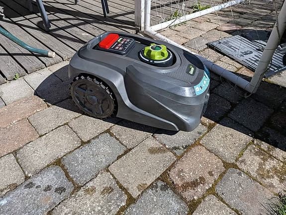 Robbotgräsklippare