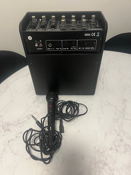 Velleman Digital Echo Förstärkare med Mikrofon och Väska