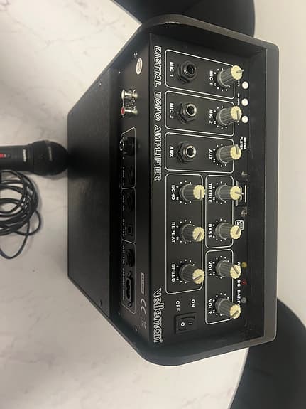 Velleman Digital Echo Förstärkare med Mikrofon och Väska