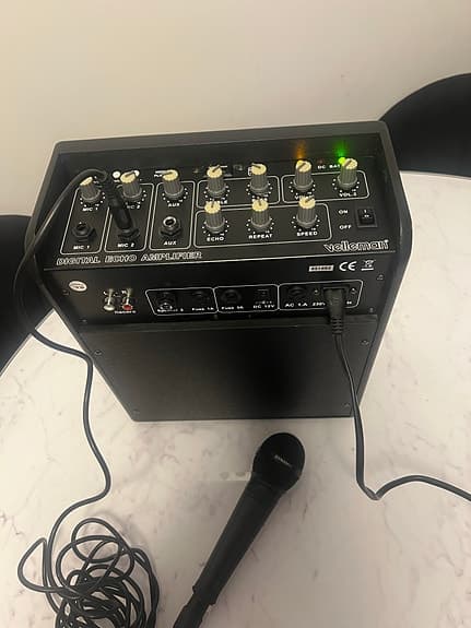 Velleman Digital Echo Förstärkare med Mikrofon och Väska