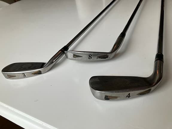 Tumba golfklubbor 3, 4, 8, järnklubbor