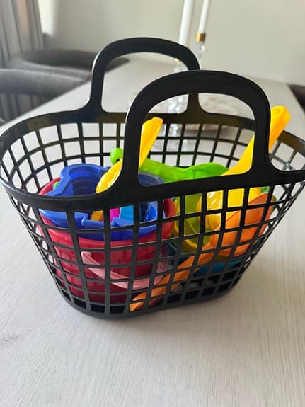 IKEA sandlådeleksaker med korg