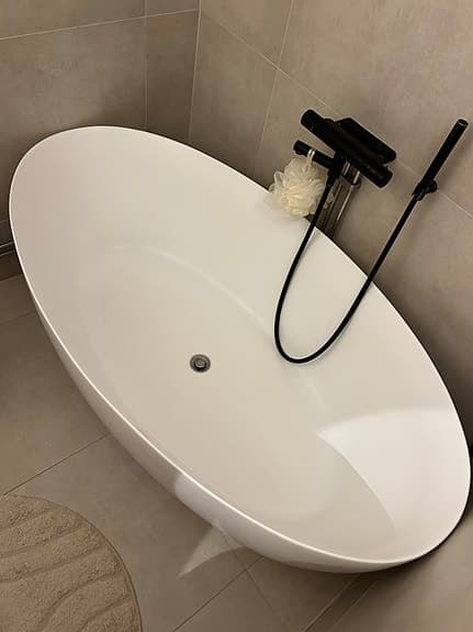 Fristående badkar vitt oval modell