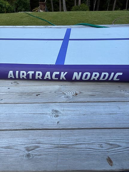 Airtrack Nordic luftmatta lila/vit
