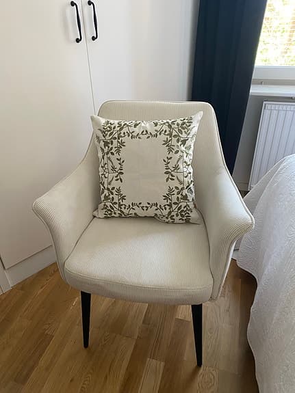 Två för 239kr broderade linne kuddfodral