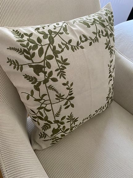 Två för 239kr broderade linne kuddfodral