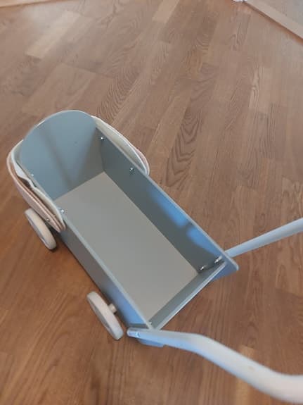Skrållan dockvagn trä
