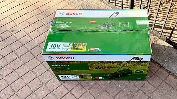 Bosch Rotak 18V gräsklippare batteridriven - helt ny