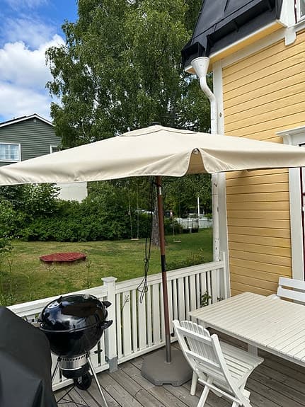 Beige parasoll 300cm för uteplats