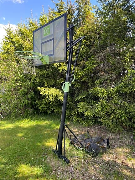 Flyttbar basketkorg