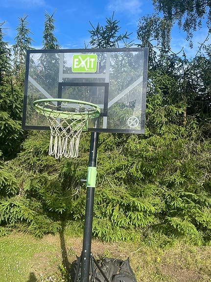 Flyttbar basketkorg