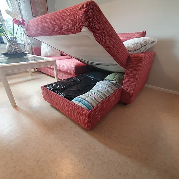 IKEA hörnsoffa med schäslong röd
