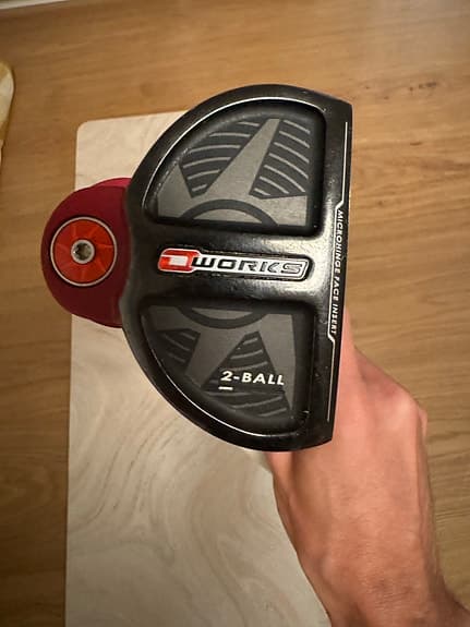 Odyssey O-Works 2-Ball putter med SuperStroke-grepp