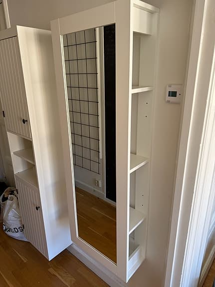 IKEA Spegel med Förvaring – Smart badrums- eller hallspegel