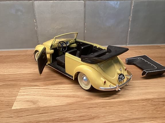 Modellbil Volkswagen Beetle / Bubblan cabriolet gul