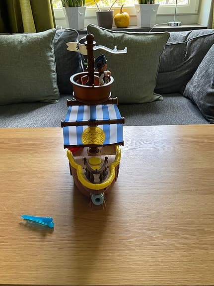 Jake och piraterna. Fisher-Price piratskepp leksaksbåt med figurer
