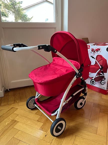 BRIO röd dockvagn spin