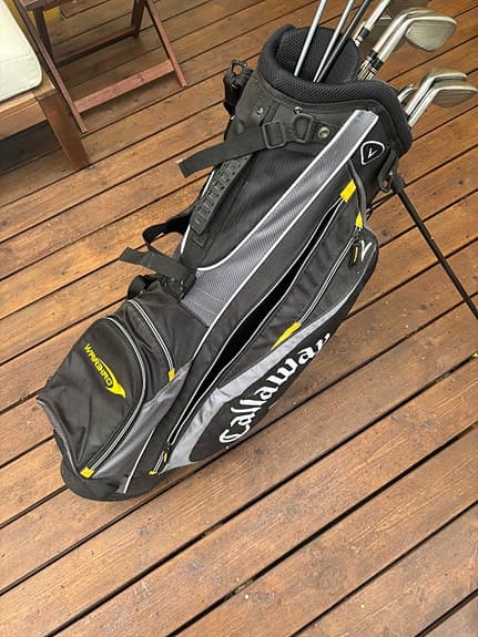 Golfset med bag och klubbor. F9 driver och TaylorMade järnset