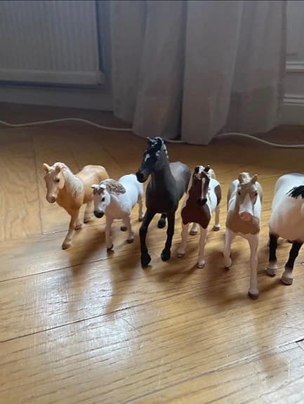 Schleichstall och många djur